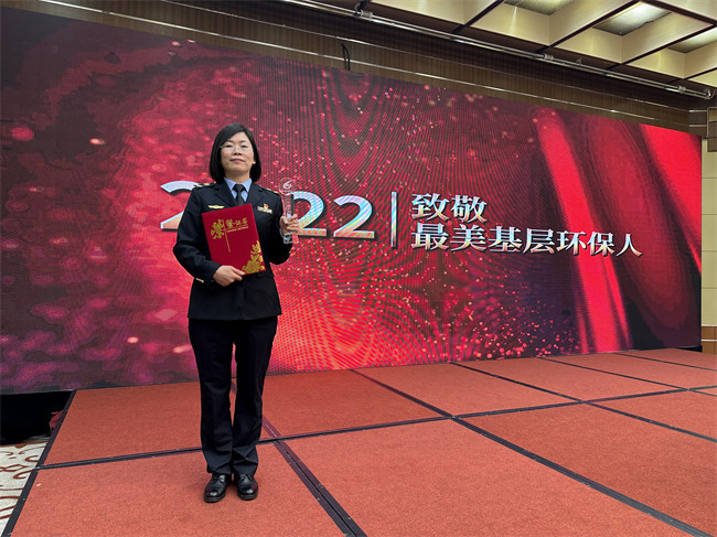 致米乐m6敬！成都龙泉环保人曾秀琼被评为全国“2022最美基层环保人”